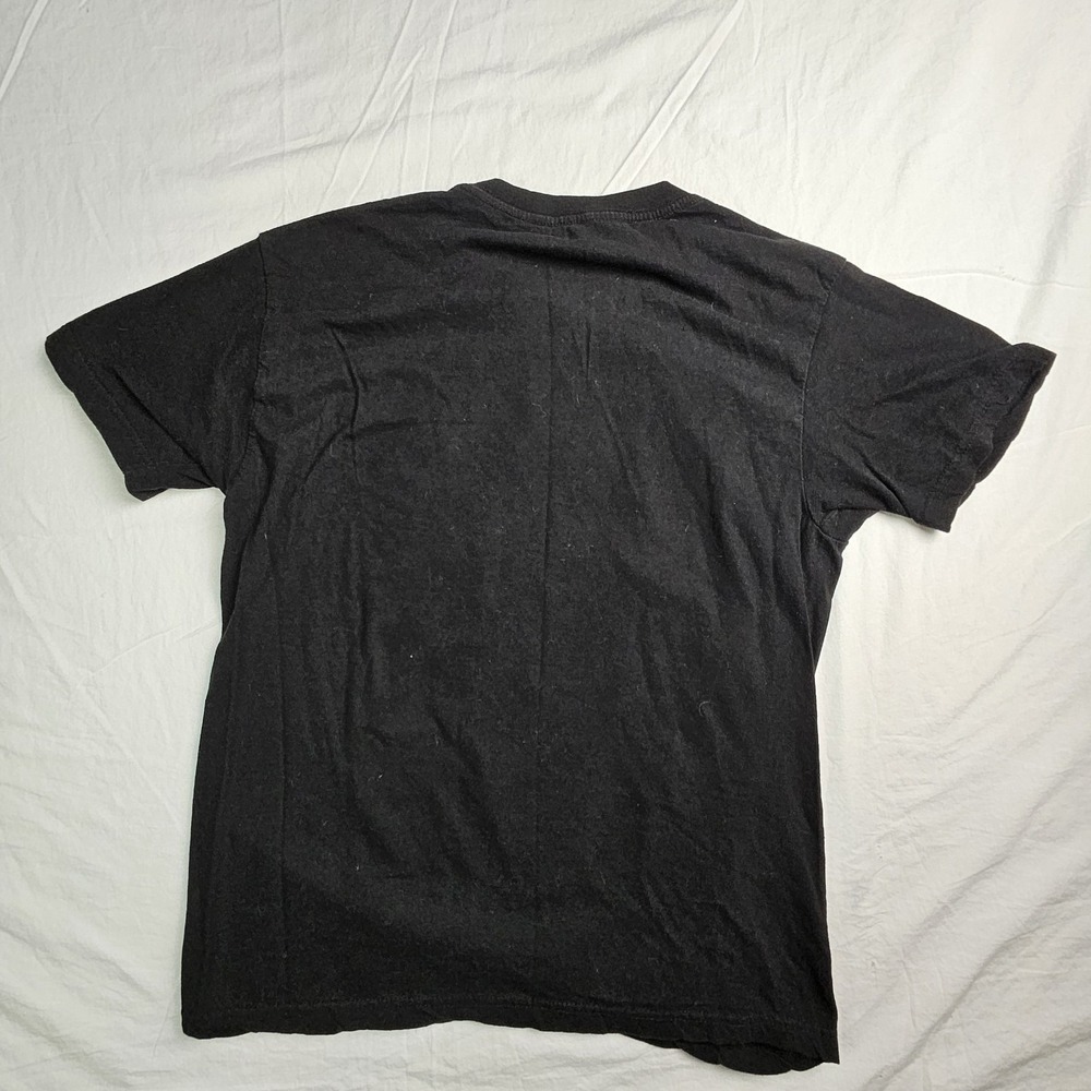Movie T-Shirt Mens Medium Black Cotton Comic Book Style Shark Graphic Tee - Picture 4 of 7